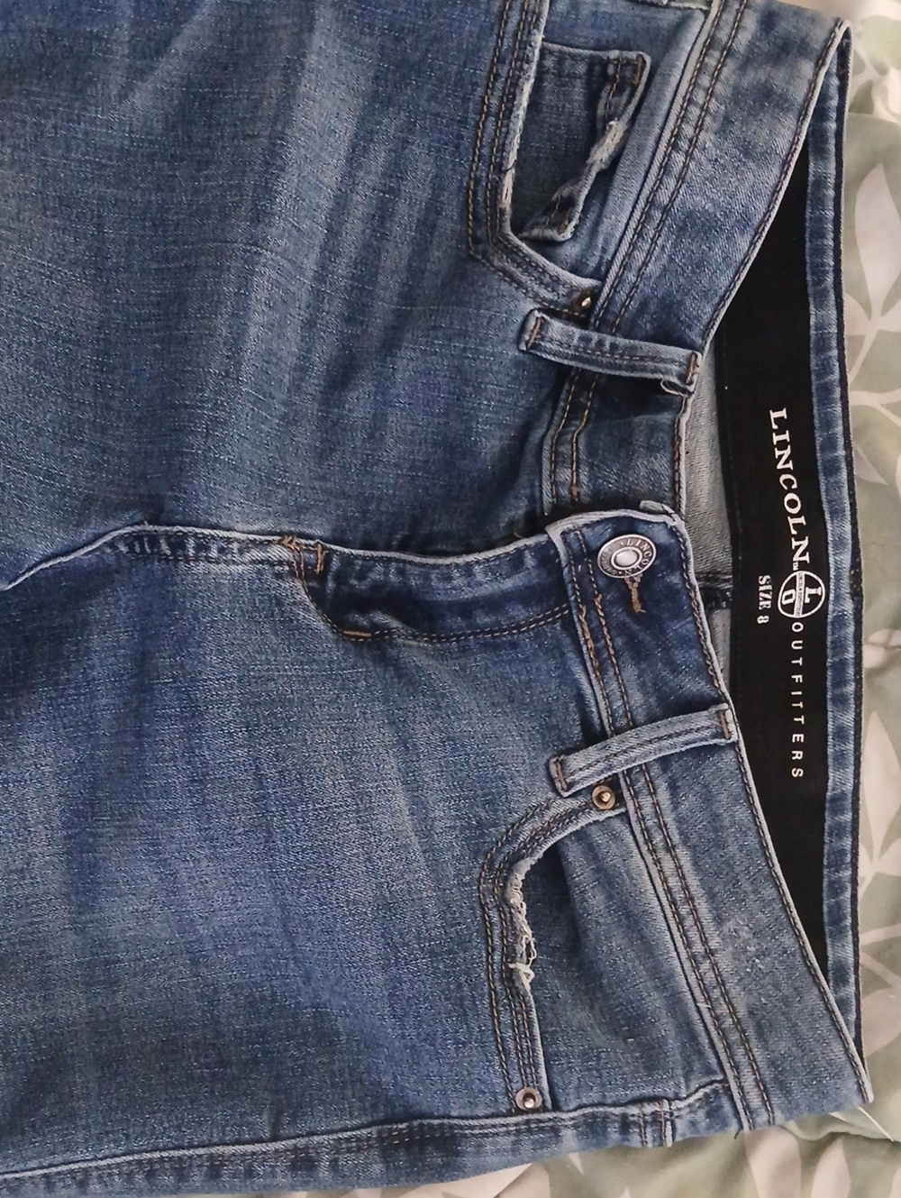 High Rise, Lincoln Outfitters Women's Straight Leg Jeans in MED. W Black Inside